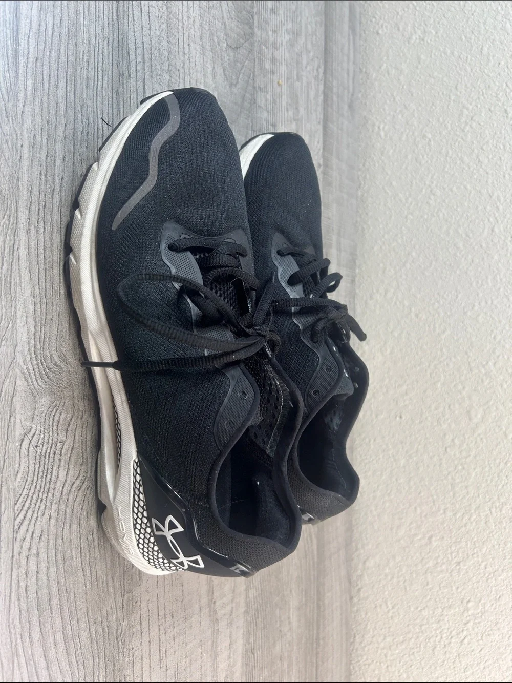 Under Armour Black and White Athletic Sneakers Size 10 Men’s